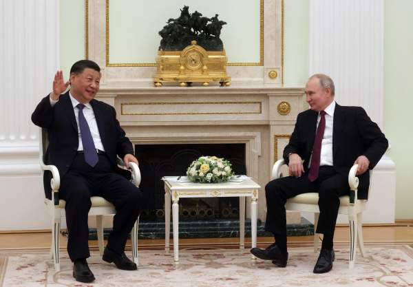 3月20日，俄罗斯总统普京与习近平举行了长达4个半小时非正式会谈。