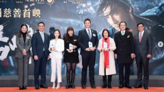 分析：蔡天凤和邓炳强同台合照关系不一般(组图)