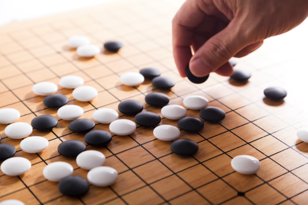 下棋图（图片来源：Adobe Stock）