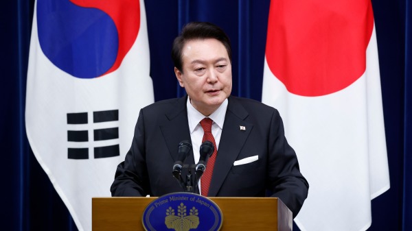 在接受采访时，韩国总统尹锡悦表示，在乌克兰平民遭到大规模军事袭击的前提下，韩国可能会提供军事援助。