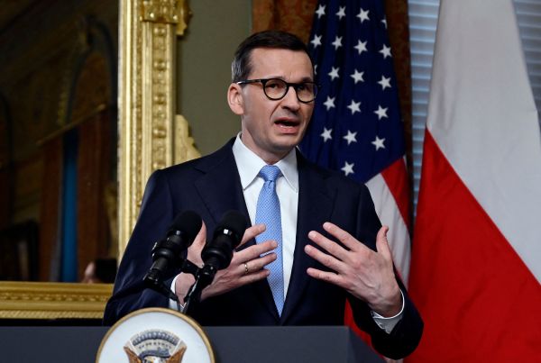 2023年4月11日，波兰总理马泰乌什・莫拉维茨基(Mateusz Morawiecki)在美国华盛顿特区艾森豪威尔行政办公楼副总统典礼厅发言。