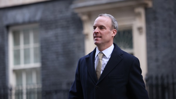 4月21日，英国副首相多米尼加国・拉布（Dominic Raab）正式宣布辞职。