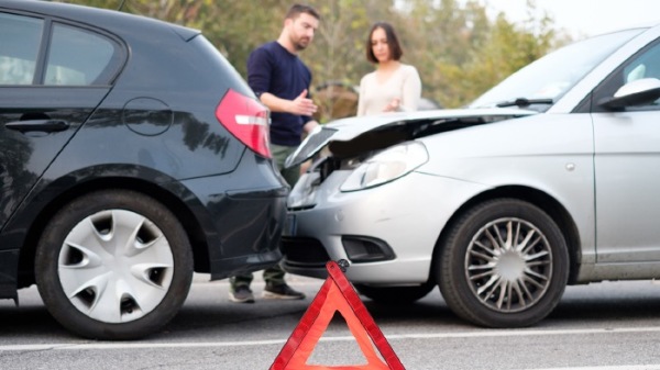 聘請車禍專業律師，比接受保險公司的和解更好。（圖片來源：Adobe Stock）