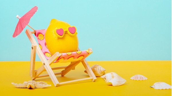 柠檬  幽默 太阳伞 日光浴