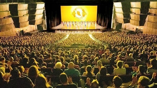 4月28日周五晚，神韵晚会在巴黎举行了第二次巡演的第三场演出再次爆满。