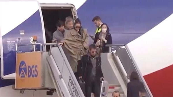 法國總統馬克龍訪華 鞏俐夫婦同機隨行