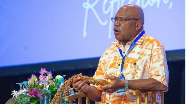 2023年2月23日，斐濟總理兼太平洋島嶼論壇主席拉布卡（Sitiveni Rabuka） 在楠迪舉行的太平洋島嶼論壇特別領導人務虛會歡迎儀式上發表講話。
