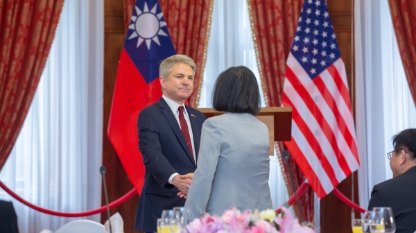 4月8日，蔡英文總統午宴款待美國聯邦眾議院外交委員會主席麥考爾訪問團