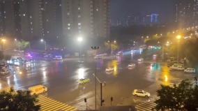 西安出事了半夜大量警车出没警报频传(视频图)