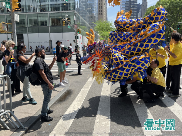 美东时间2023年5月12日（五）大纽约地区五千多名法轮功学员，在纽约曼哈顿举办盛大游行