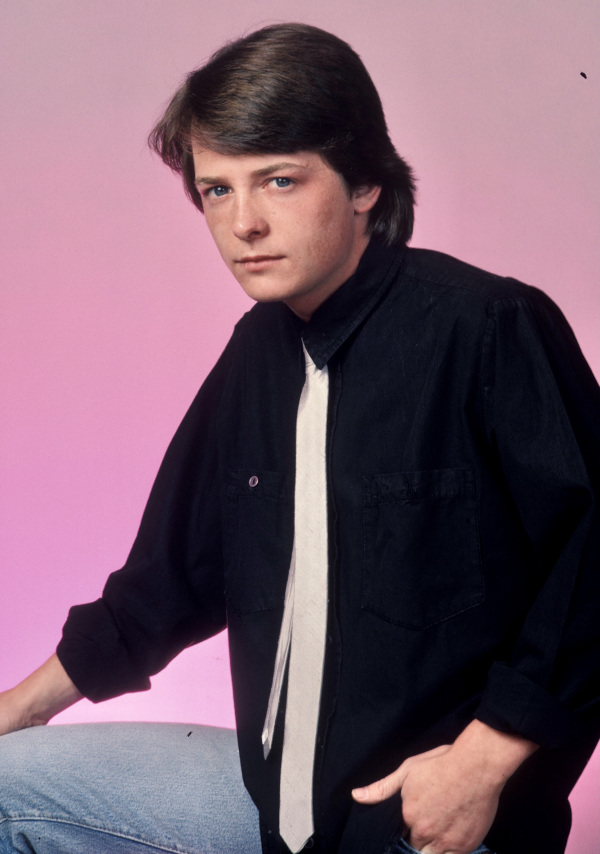 好莱坞影星米高福克斯（Michael J. Fox）主演电影“回到未来”（Back To The Future）系列片走红国际。