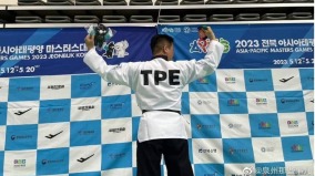 台湾选手李东宪夺牌高举“五星旗”过往被起底(图)