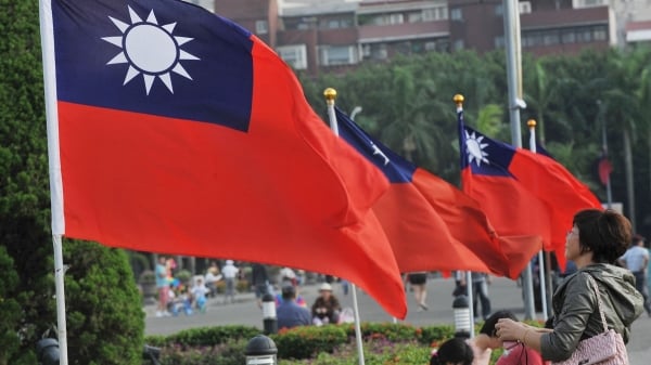 图为台湾街头飘扬的中华民国国旗。（图片来源：Getty Images）