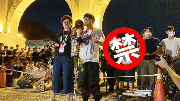 香港金牌作詞人林夕（右）在2020年台灣六四集會時高喊「天滅中共、結束一黨專政」。（圖片來源：看中國合成）