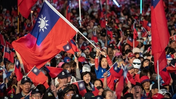 2020年1月9日，台北，週六總統選舉之前，一名支持者在國民黨總統候選人韓國瑜的競選集會上揮舞著台灣國旗。