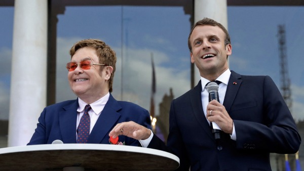 法国总统马克龙 英国歌星艾顿庄（Elton John）