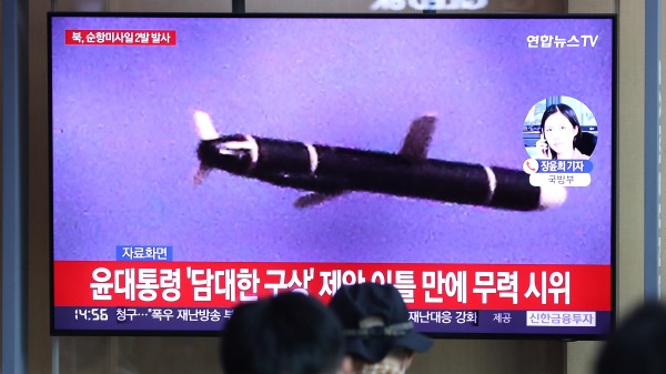 7月22日，朝鲜向朝鲜半岛西部海域发射了多颗巡航导弹。
