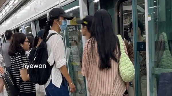 汤唯韩国坐地铁被偶遇