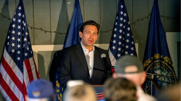 2023年6月1日，佛州州长德桑蒂斯在新罕布什尔州举办竞选活动。（ Scott Eisen/Getty Images）