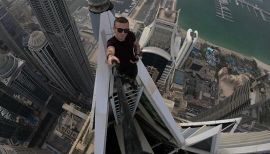 法国网红 极限运动家雷米．卢西迪(Remi　Lucidi)香港68楼天台坠亡