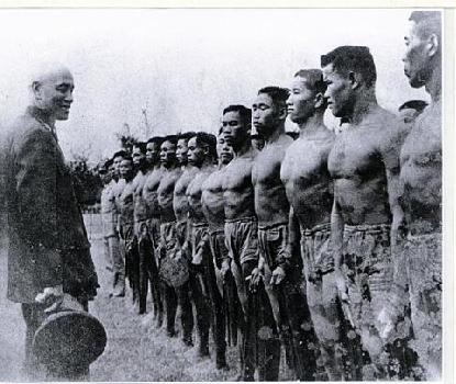 1950年代蒋介石检阅蛙人军队
