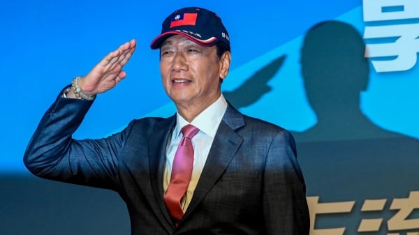2023年8月28日，富士康前创始人郭台铭在台北举行的新闻发布会上致意。郭台铭宣布将以独立候选人身份竞选台湾总统。