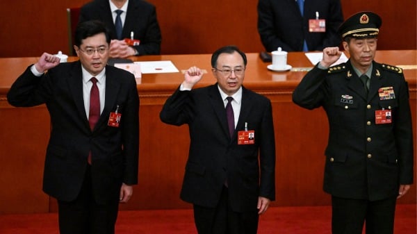 3月12日，新當選的國務委員秦剛、吳正龍（中）、李尚富（右）在中共全國人大五次會議上宣誓。