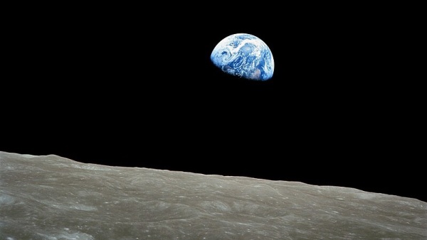 从阿波罗8号看到的地球，拍摄时间为1968年12月24日。