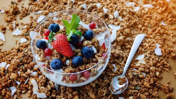 許多人不知道，其實早餐吃的穀物是高油鹽糖的加工食品。