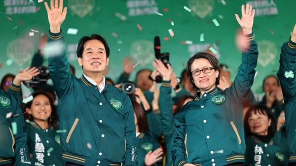 民進黨正副總統候選人賴清德（前左）、蕭美琴（前 右）13日晚間宣布贏得2024總統大選