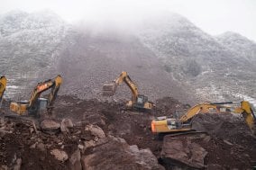 四川阿坝突发山体滑坡巨石岩土倾泻而下吞噬一切(图)