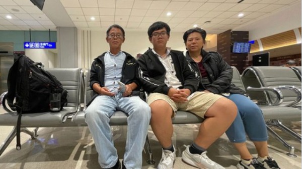 三名中國人在臺灣「跳機」緊急尋求幫助(圖)