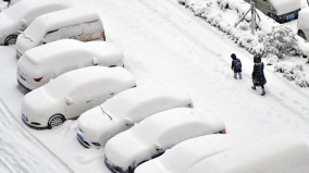 中国暴雪12省超千路段关停河南约60车连环撞(图)