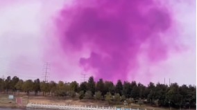 河南化肥厂排放大量紫烟官方回应引众怒(视频图)