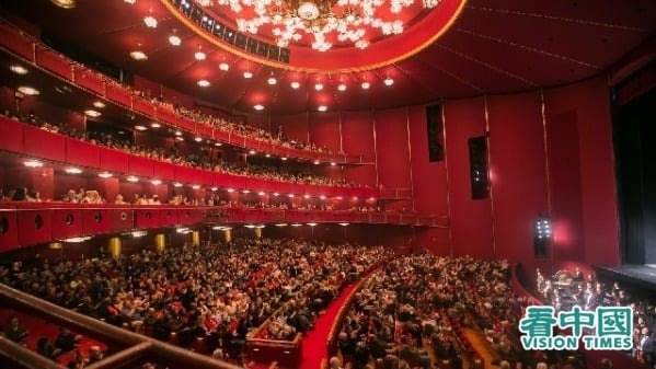 2024年2月，神韻藝術團在華盛頓 DC肯尼迪藝術中心歌劇院演出的盛況。