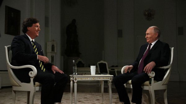 2024年2月6日，俄罗斯总统普京在莫斯科克里姆林宫接受美国记者塔克・卡尔森的采访。
