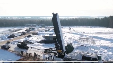俄罗斯国防部表示，俄军已经将一枚“亚尔斯”( Yars ) 弹道导弹装入了卡卢加地区的发射井。