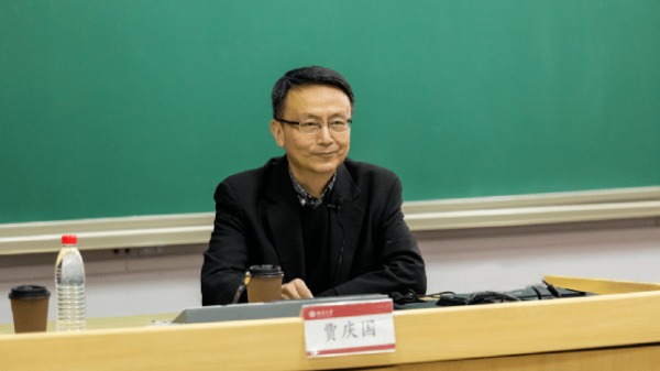 北京大學國際關係學教授、全國政協委員賈慶國