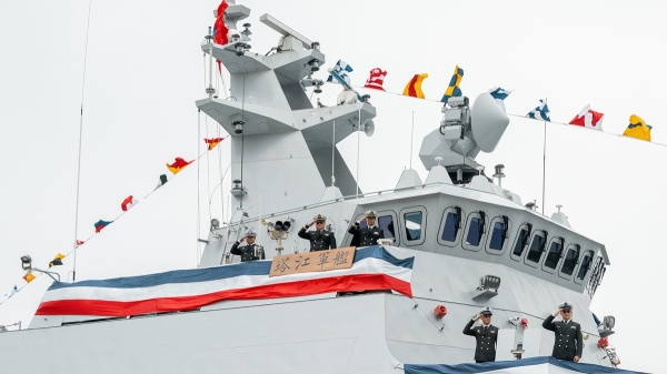 海軍沱江級巡邏艦第5、6號艦安江艦、萬江艦3月26日在蘇澳龍德造船廠舉行交艦給海軍的儀式。