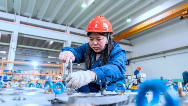 中國製造業採購經理指數（PMI）出現半年來首次擴張