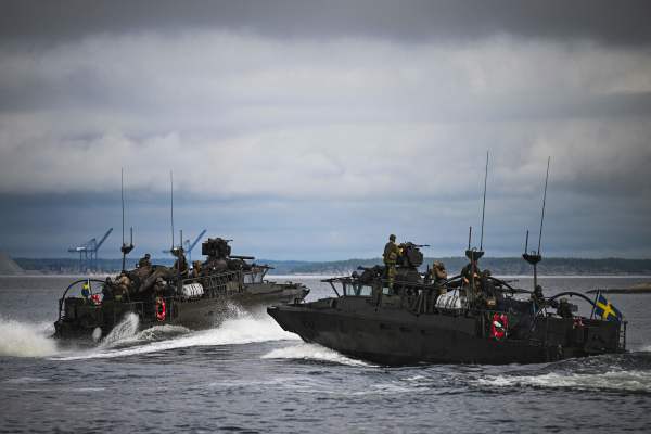 美国海军陆战队进行军事演习