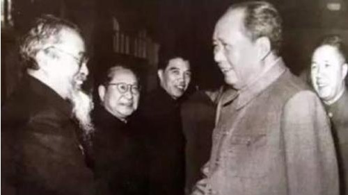 冯友兰（左）和毛泽东。（网络图片）
