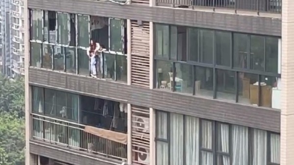 重慶3歲童遭母從22樓拋落街當場身亡