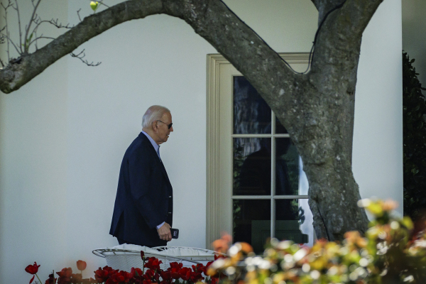 2024年4月13日，美國總統喬．拜登結束休假，返回華盛頓特區白宮。