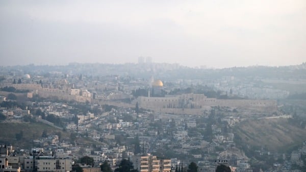 2024 年 4 月 14 日黎明，伊朗对以色列发动无人机和飞弹袭击后，拍摄了耶路撒冷旧城的全景图。