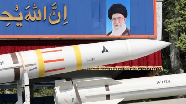 2024年4月17日，德黑蘭舉行閱兵式，慶祝該國年度建軍日，一輛伊朗軍用卡車運載Sayad 4-B導彈的部件經過最高領袖阿亞圖拉•阿里•哈梅內伊的肖像。