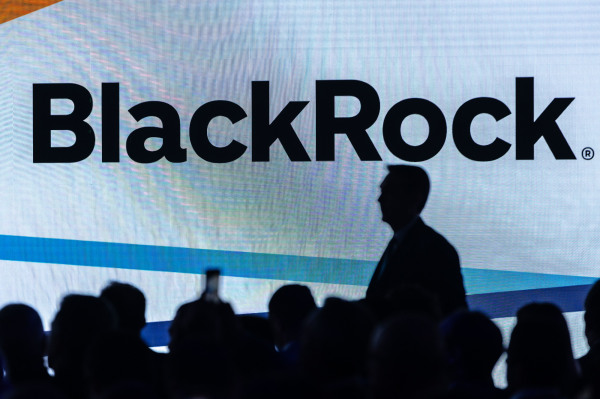 2024年4月10日，美国跨国投资公司贝莱德（BlackRock）的标志出现在意大利最大的资产管理行业盛会。