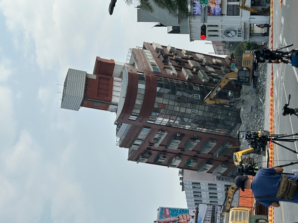 花蓮4月3日發生芮氏規模7.2地震，市區天王星大樓傾斜。