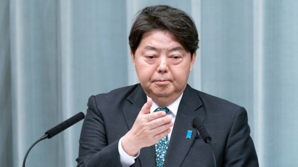2023年12月14日，日本新任命的內閣官房長官林吉正在日本東京首相官邸舉行的新聞發布會上發表講話。