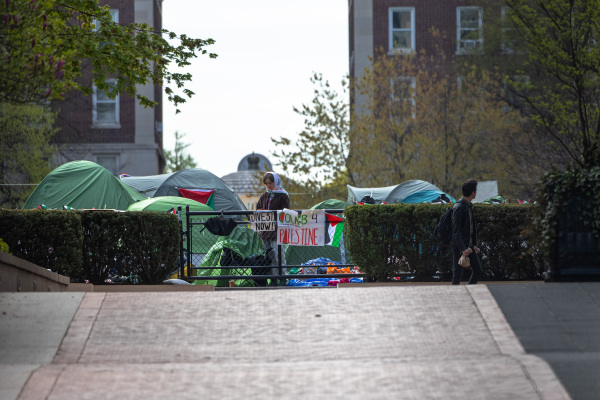 2024年4月24日，在哥伦比亚大学亲巴勒斯坦的学生营地仍有大量帐篷。